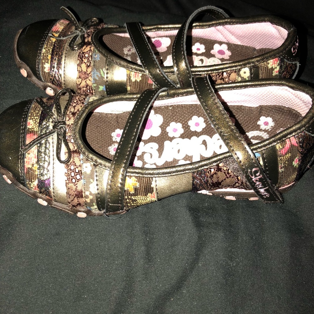 Girls Skechers - Picture 2 of 6